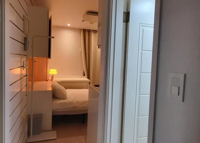 Apartment Cozy, 3min Walk From Sinchon Station Line2, Entire Private #신촌 #연대 #홍대 Seoul