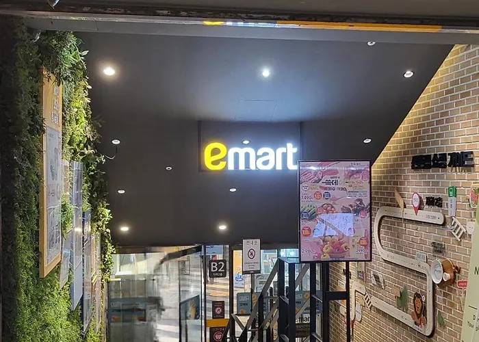Cozy, 3min Walk From Sinchon Station Line2, Entire Private #신촌 #연대 #홍대 Seul